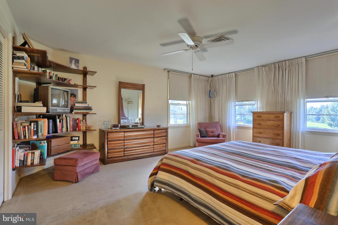 208 North Zinns Mill Road Lebanon, PA 17042 - Photo 17 of 31 Gallery Image 17
