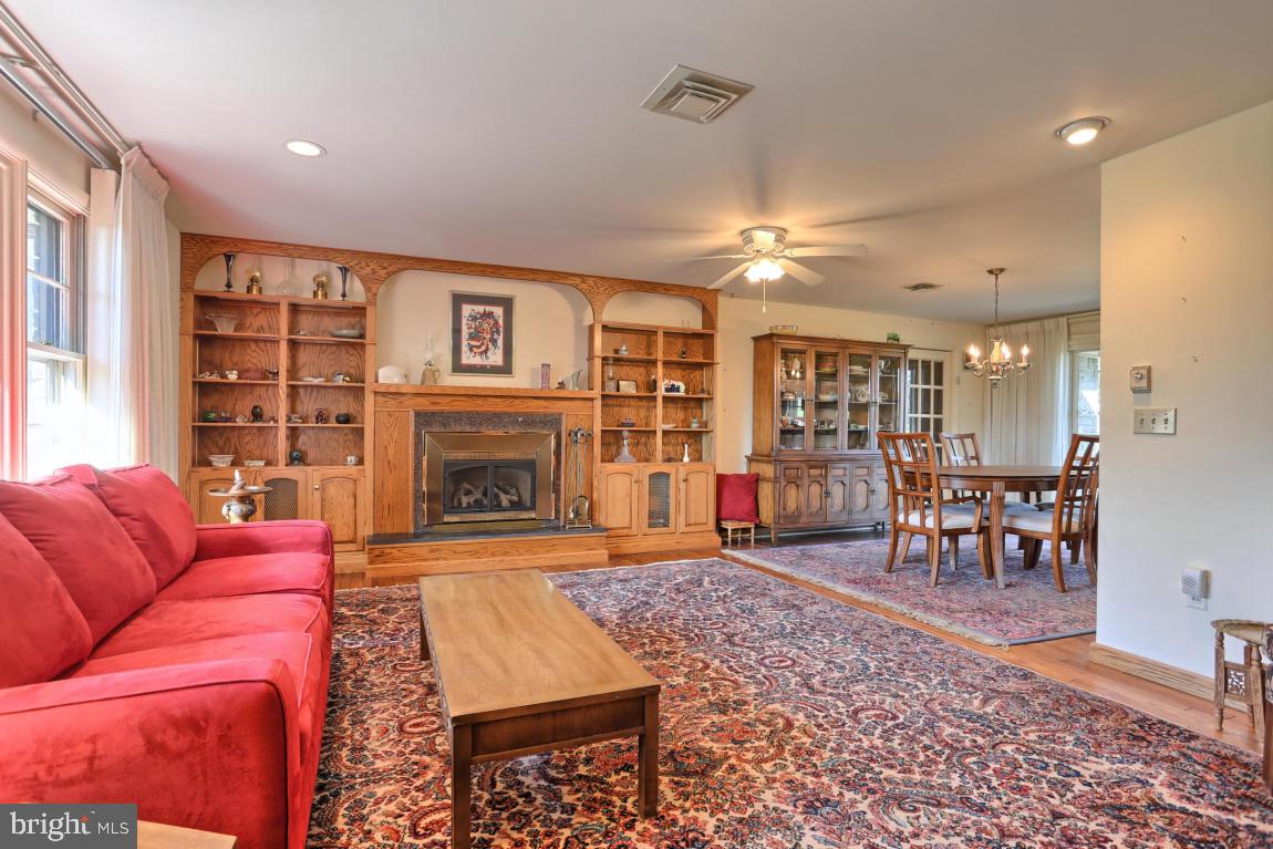 208 North Zinns Mill Road Lebanon, PA 17042 - Photo 3 of 31 Gallery Image 3