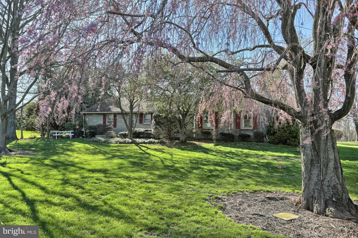 208 North Zinns Mill Road Lebanon, PA 17042 - Photo 5 of 31 Gallery Image 5
