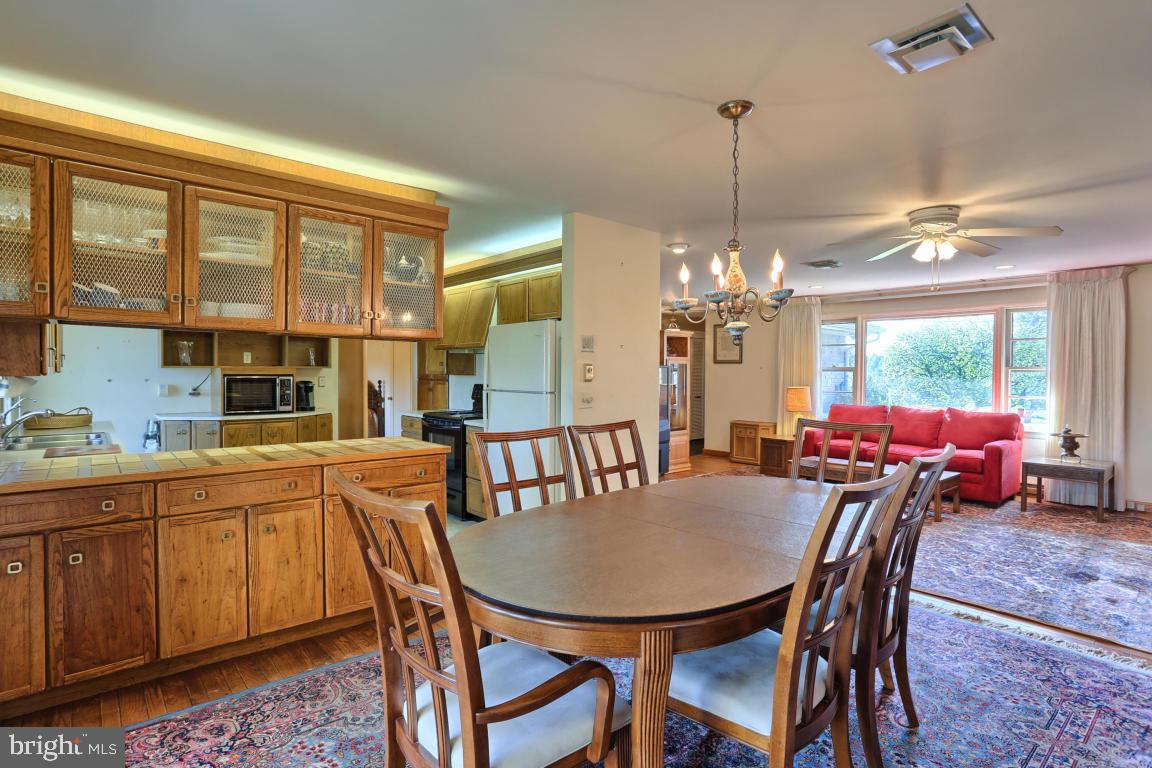 208 North Zinns Mill Road Lebanon, PA 17042 - Photo 7 of 31 Gallery Image 7