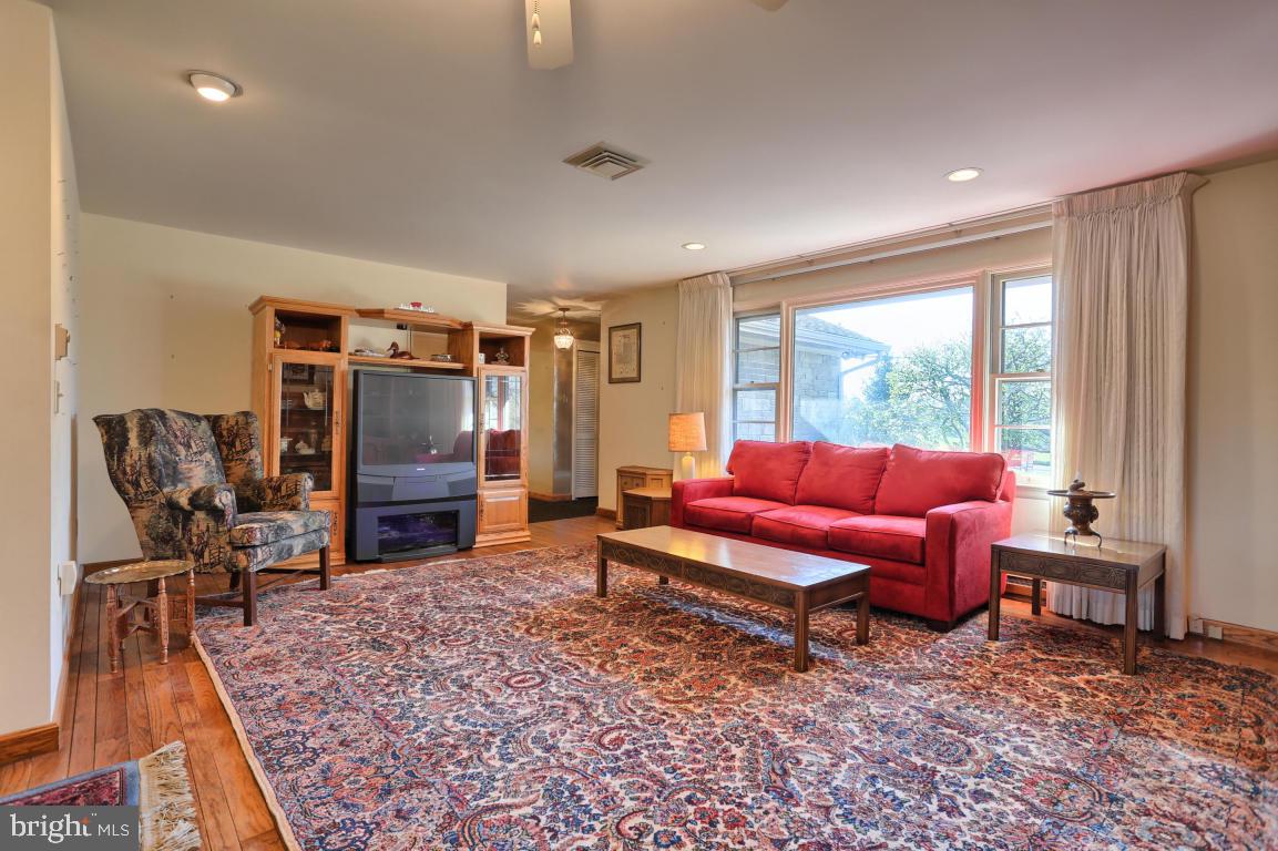 208 North Zinns Mill Road Lebanon, PA 17042 - Photo 8 of 31 Gallery Image 8