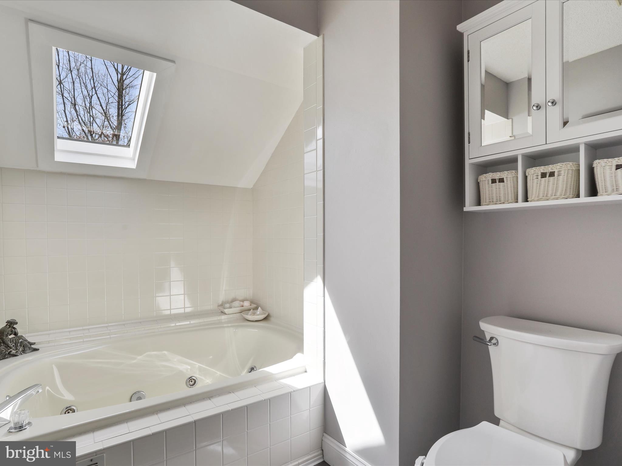 205 Tecumseh Trail Hedgesville, WV 25427 - Photo 28 of 75 a white bath tub sitting next to a toilet