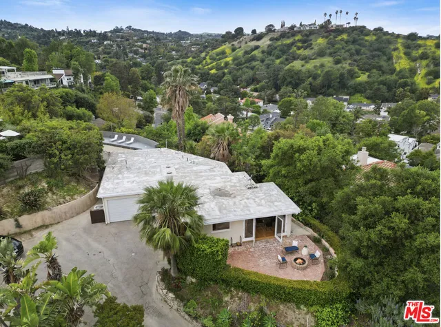 a view of a house with a yard and garage