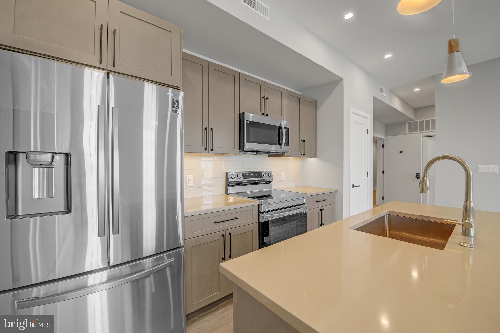 2445 Innovator Way, Unit 4D Philadelphia, PA 19146 - Photo 4 of 31