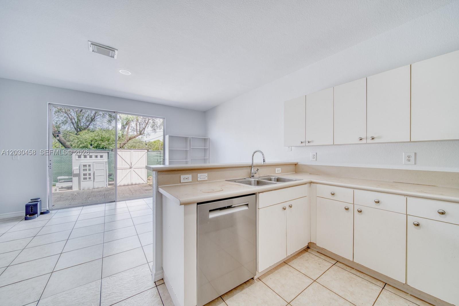 27240 Southwest 138th Path Homestead, FL 33032 - Photo 11 of 44