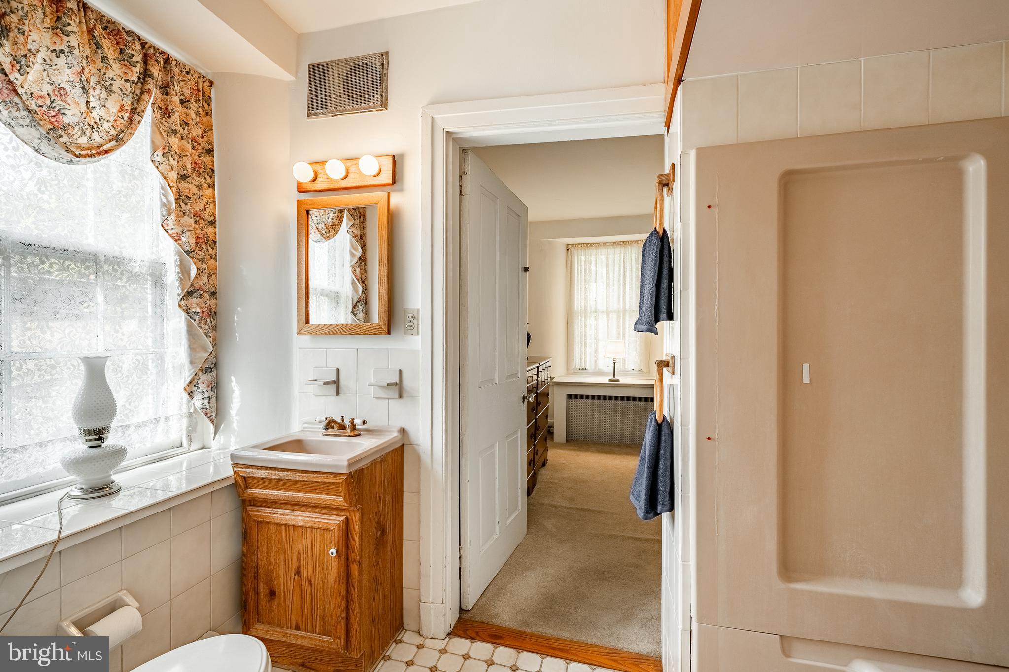 51 Scott Road Glen Mills, PA 19342 - Photo 38 of 85 Jack & Jill Bathroom Second Floor