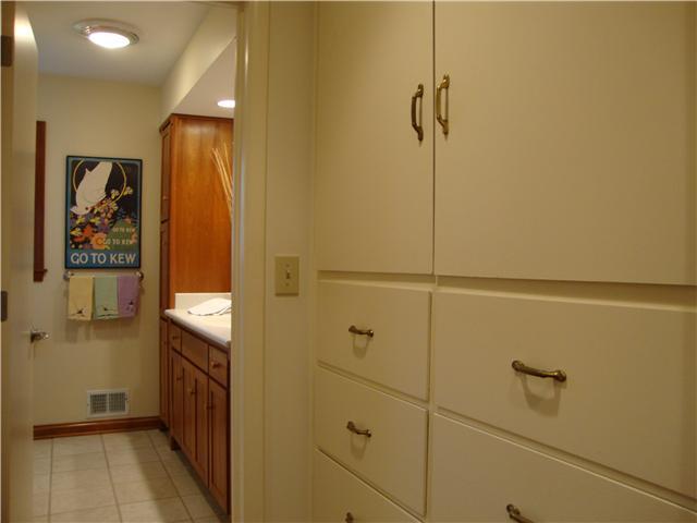 203 Croswell Road Columbus, OH 43214 - Photo 20 of 25 Gallery Image 20