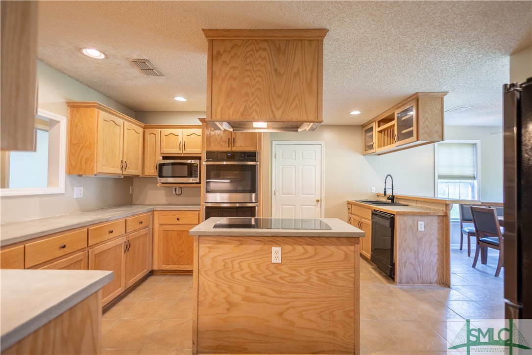 306 Main Trail Midway, GA 31320 - Photo 7 of 36 Kitchen with new countertops, paint, double oven,