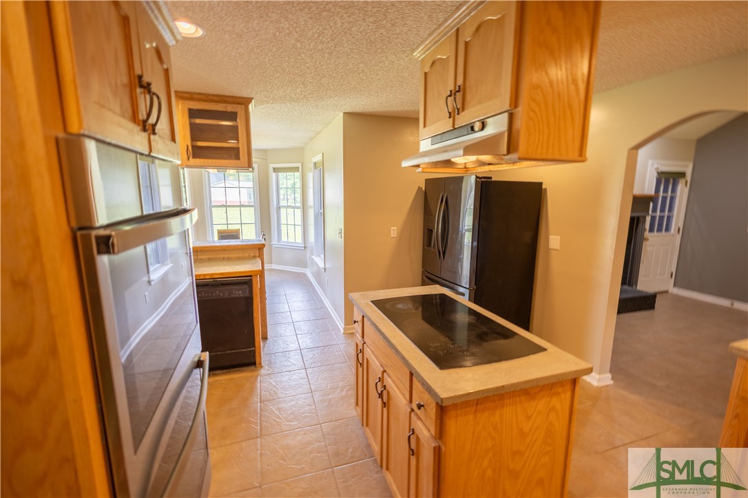 306 Main Trail Midway, GA 31320 - Photo 8 of 36 Kitchen with new countertops, paint, double oven,