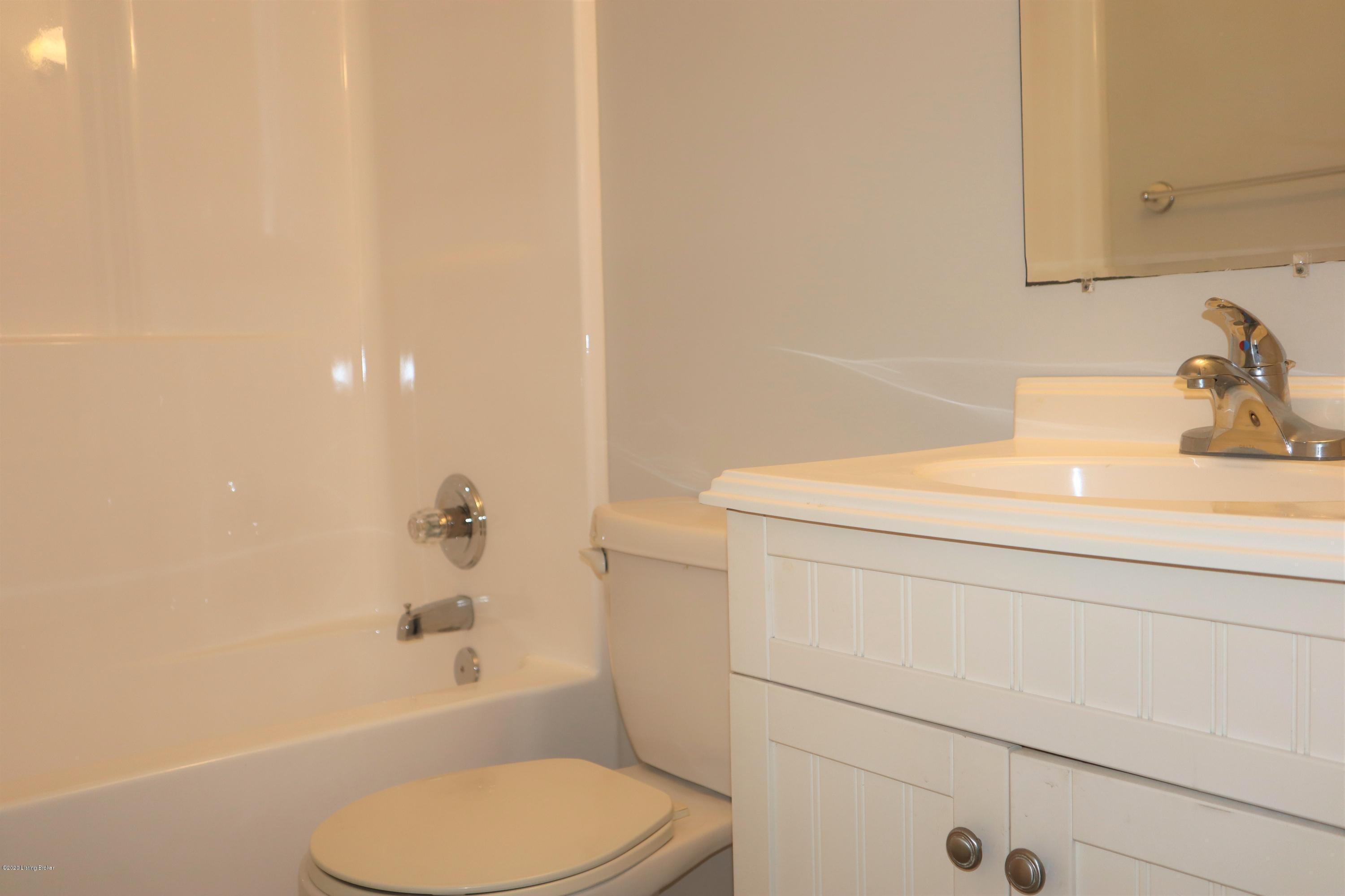 1013 Reeves Road Louisville, KY 40219 - Photo 8 of 16 8