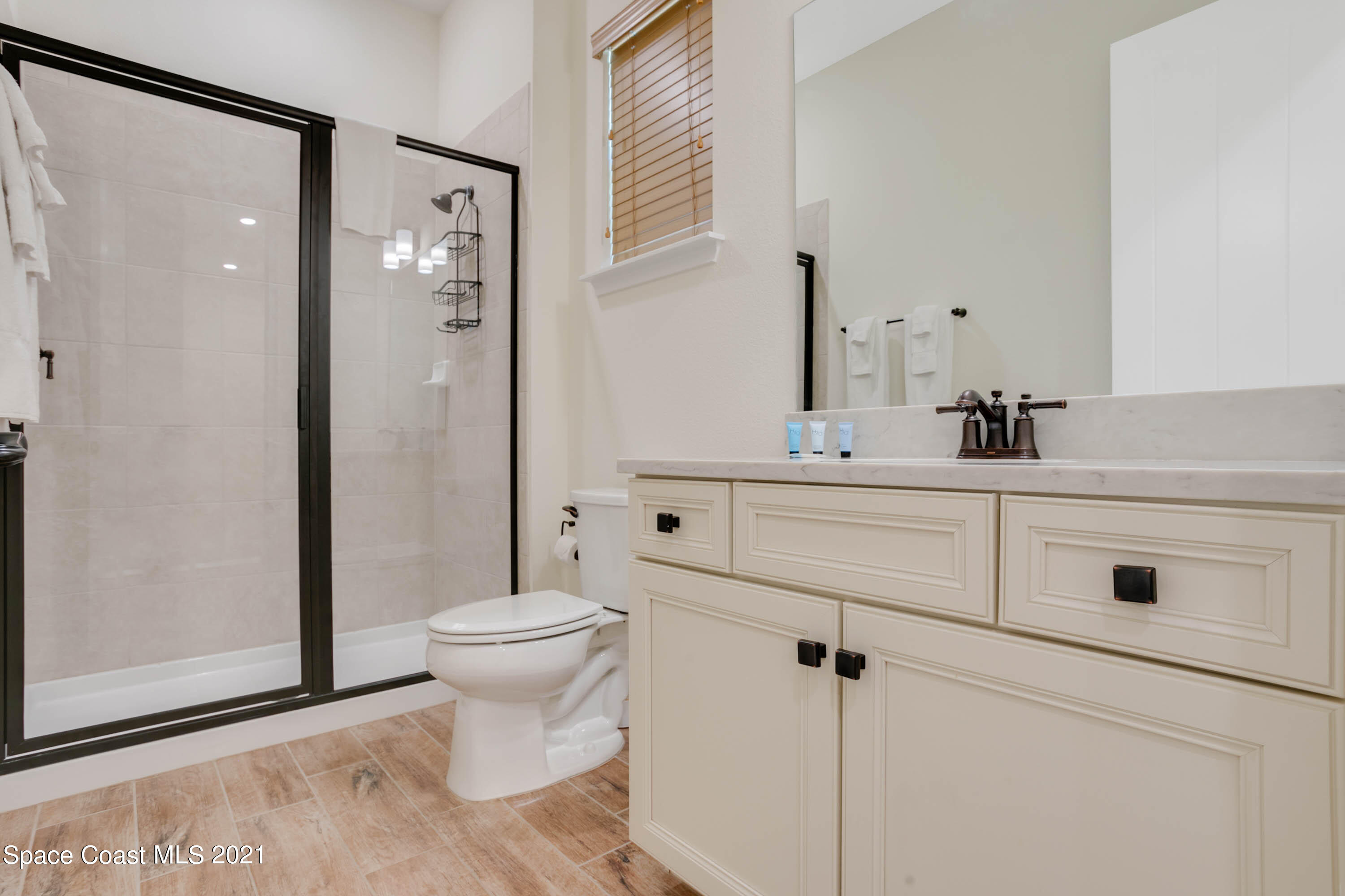 3070 Key Lime Loop Kissimmee, FL 34747 - Photo 16 of 35 Bathroom 3
