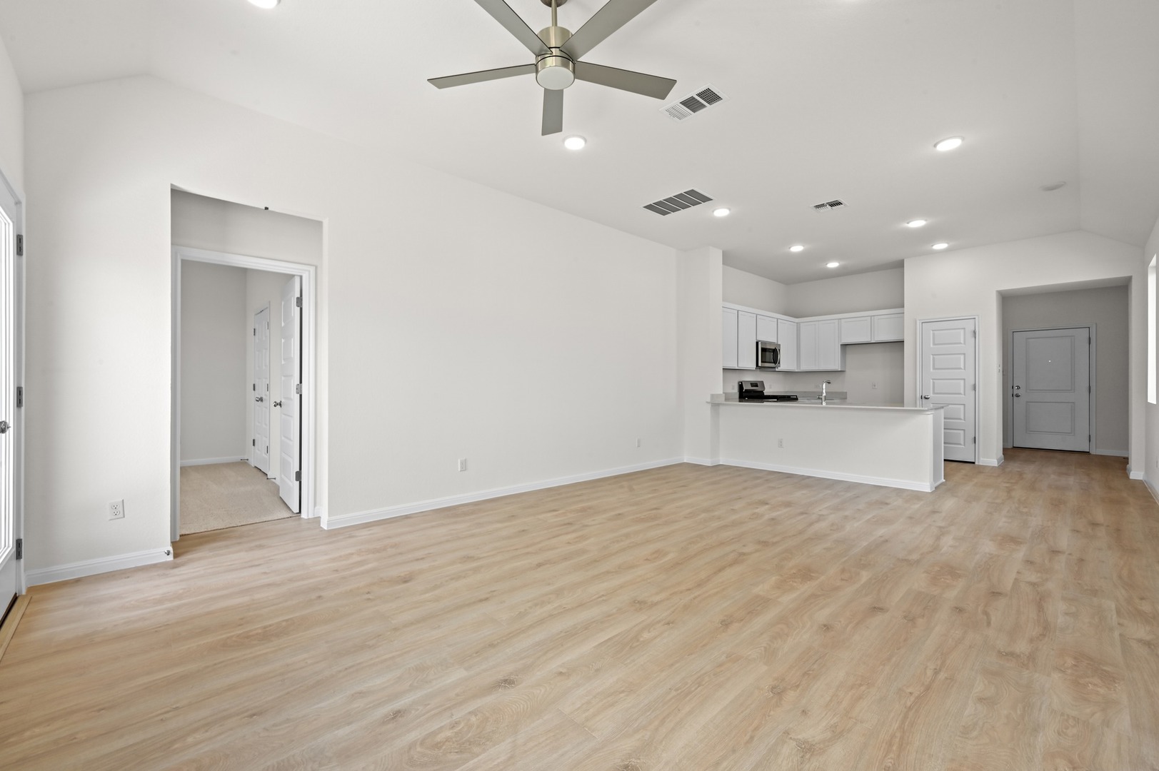 444 Lucky Avenue Elgin, TX 78621 - Photo 11 of 35