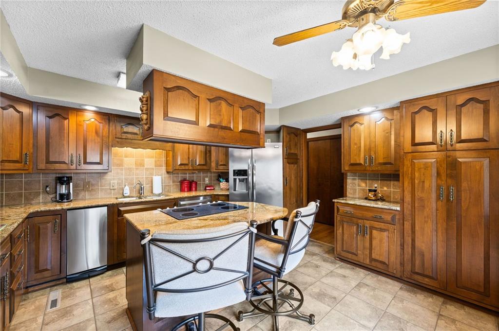 21 West Edwards Street Iola, KS 66749 - Photo 37 of 64