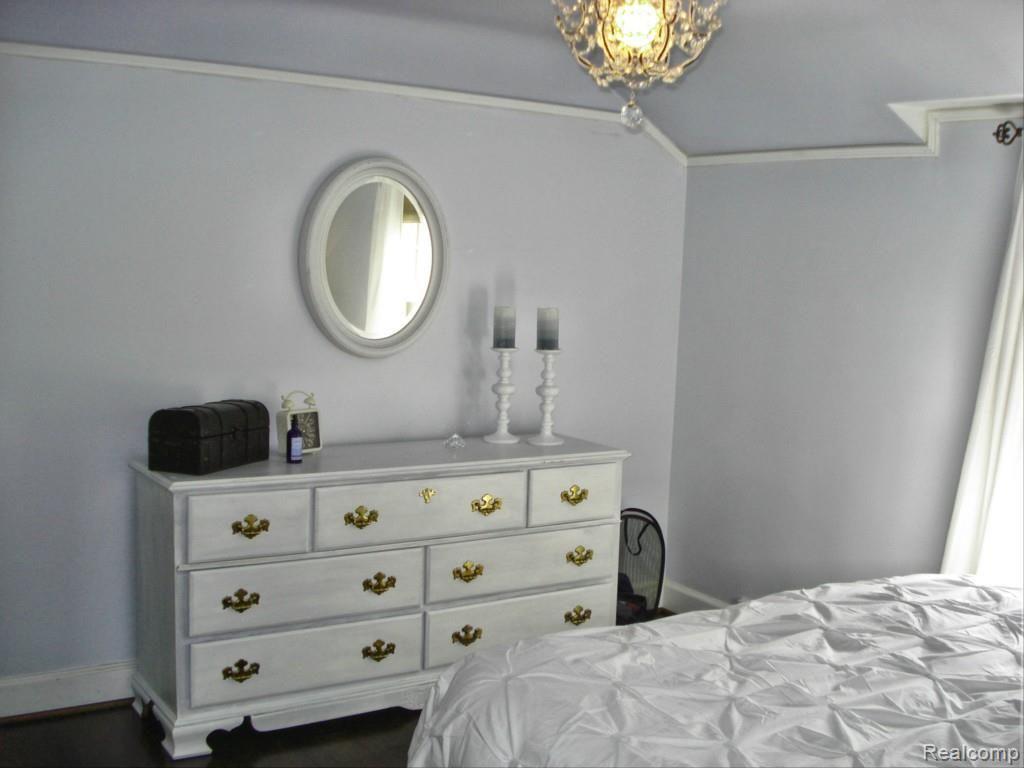 284 Fisher Road Grosse Pointe, MI 48230 - Photo 48 of 69 DSC04934.jpg