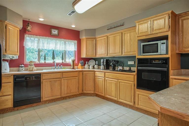 4553 Pleasant Creek Road Rogue River, OR 97537 - Photo 9 of 25 Additional Photo