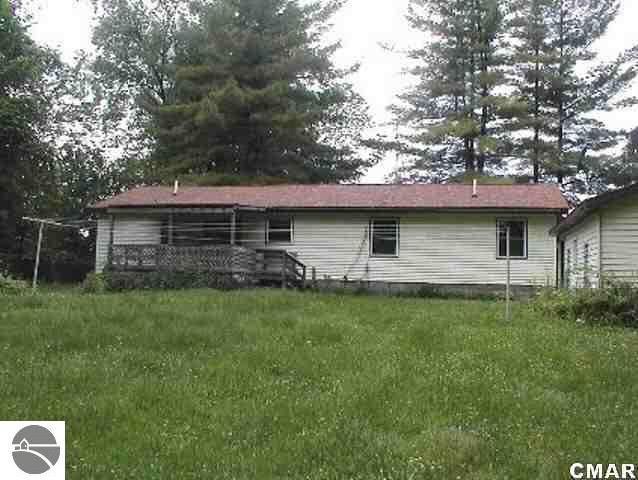 10302 North Warner Road Elwell, MI 48832 - Photo 10 of 11 1767763-9.JPG