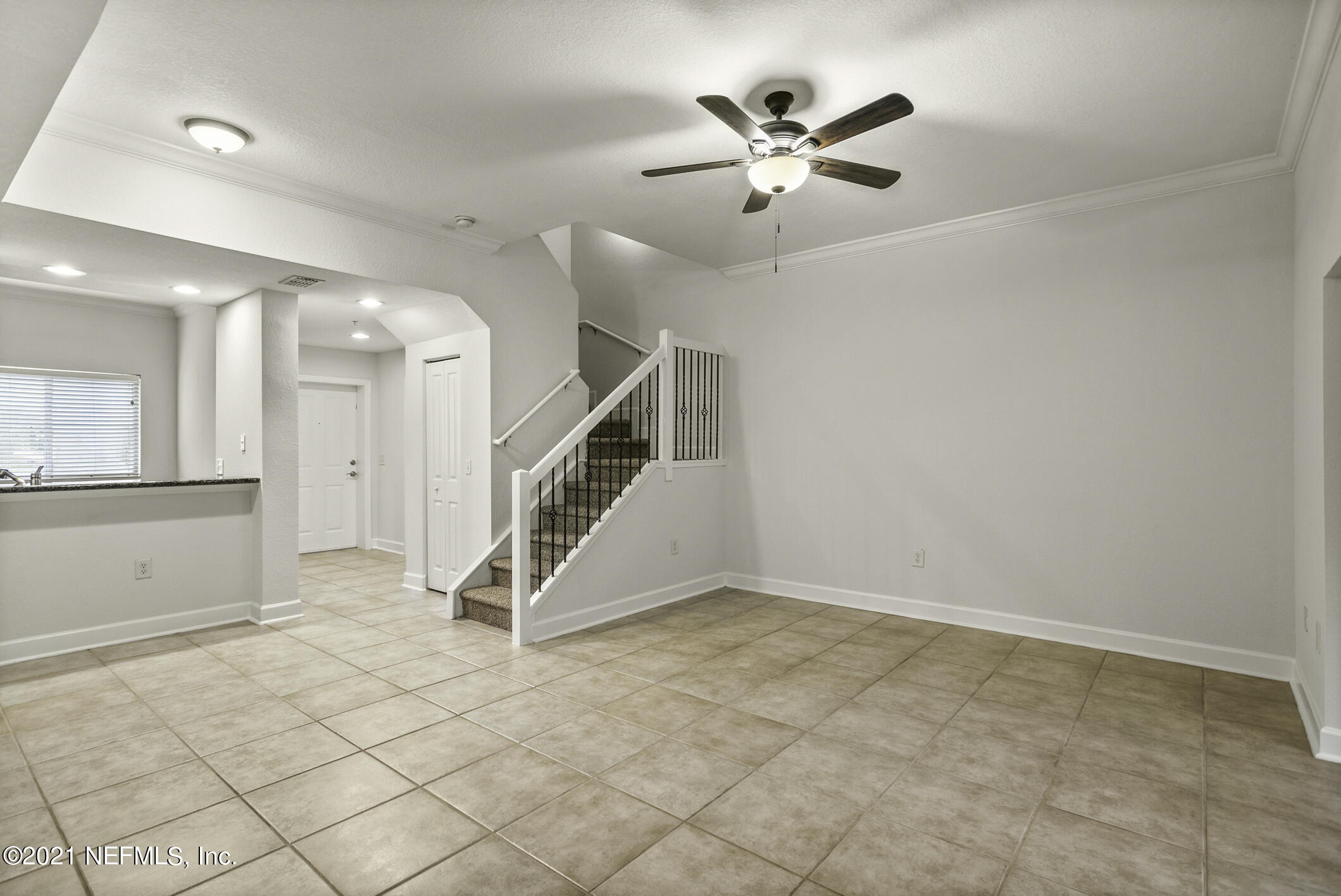 FOYER & GREAT ROOM