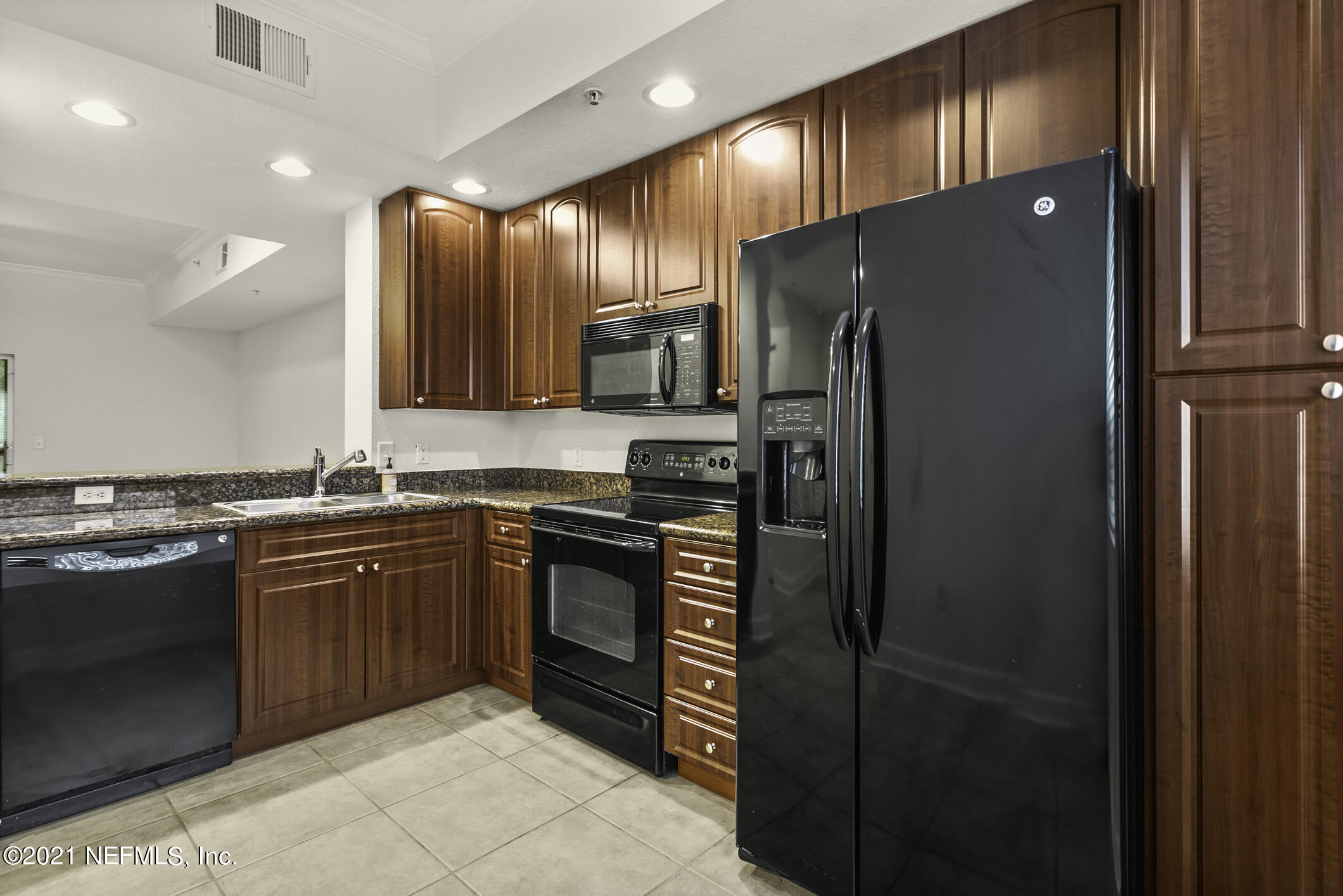 9745 Touchton Road, Unit 625 Jacksonville, FL 32246 - Photo 10 of 36 KITCHEN