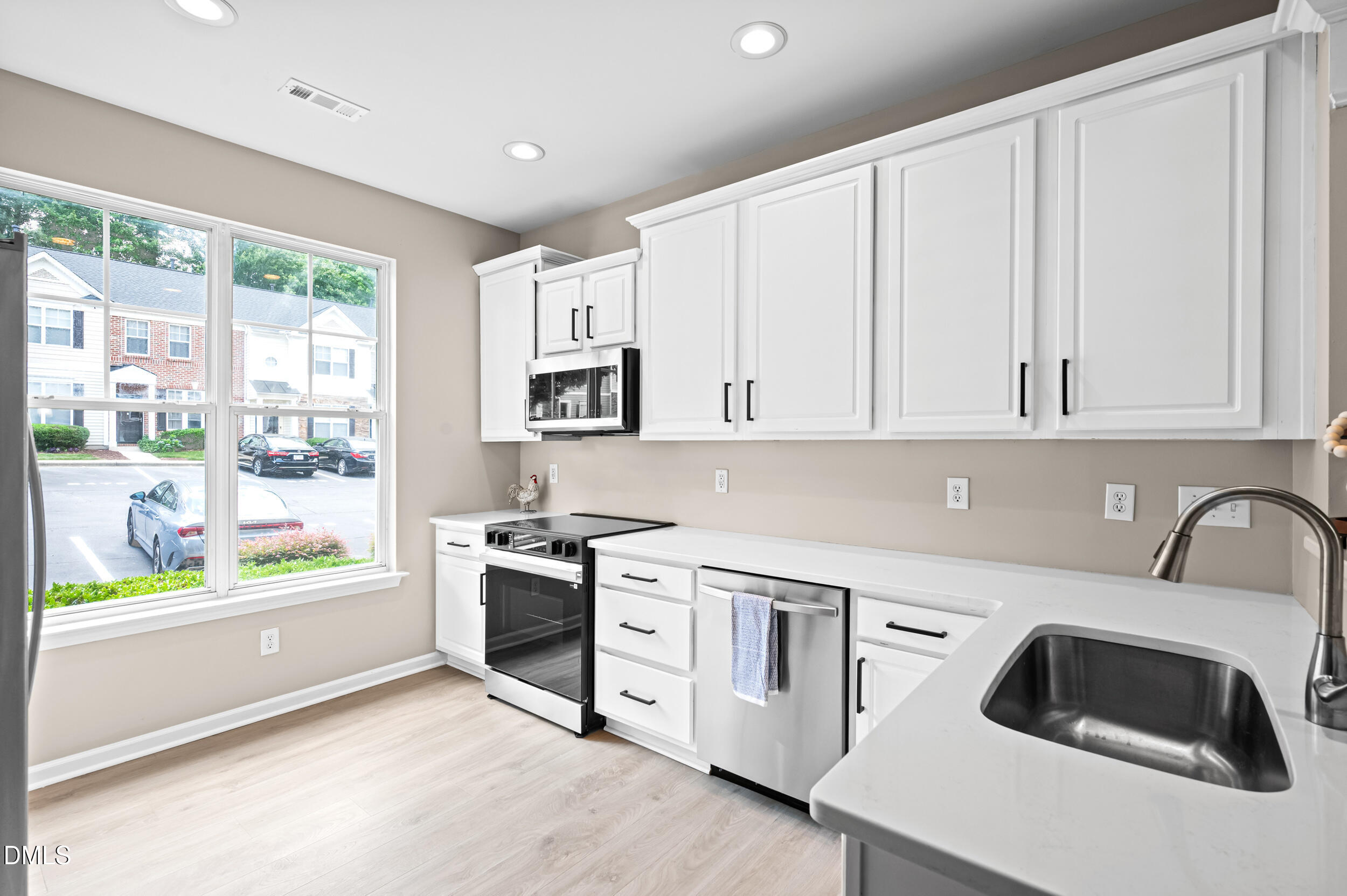 8472 Central Drive Raleigh, NC 27613 - Photo 3 of 20