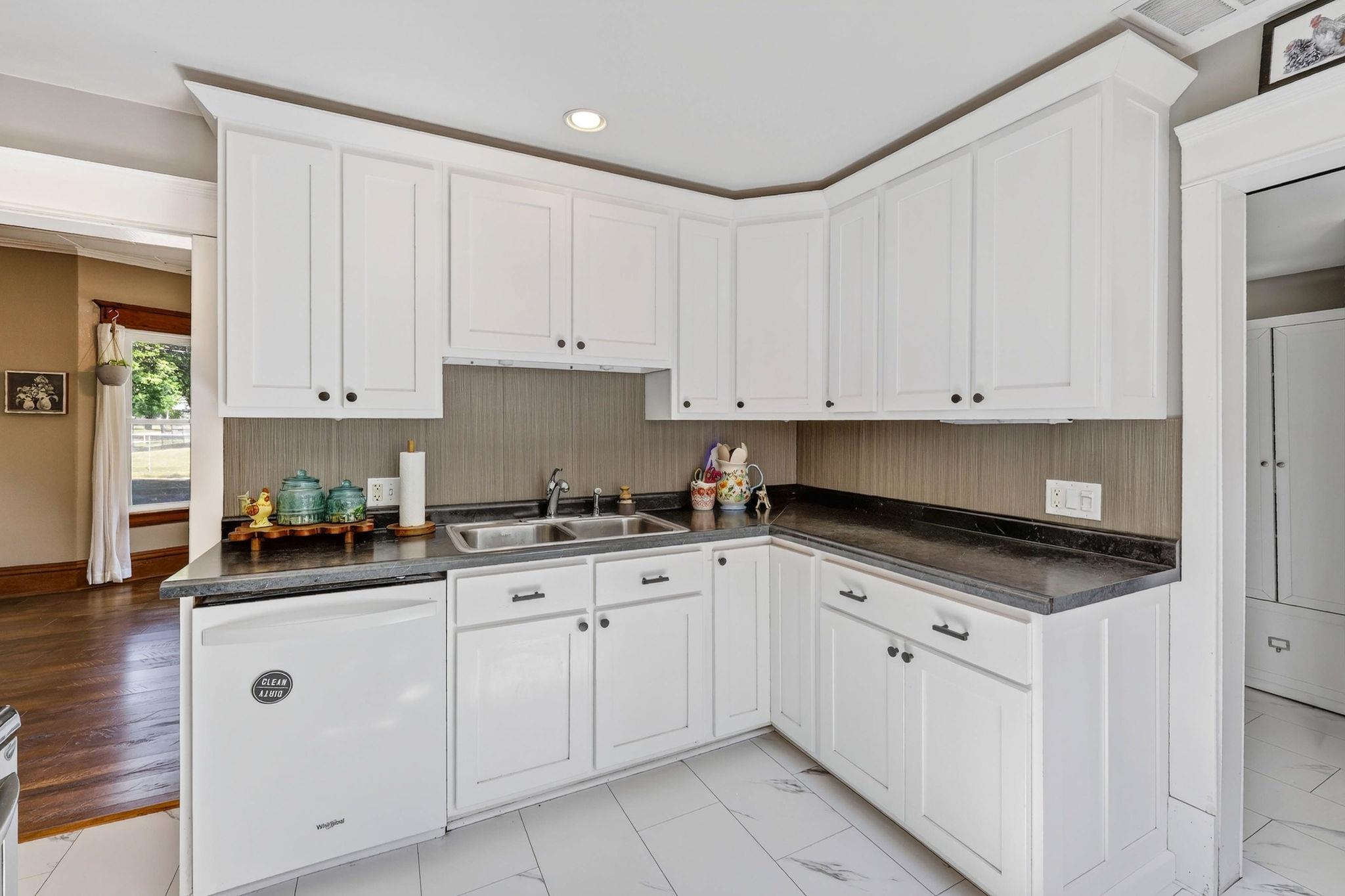432 6th Street Baraboo, WI 53913 - Photo 25 of 56