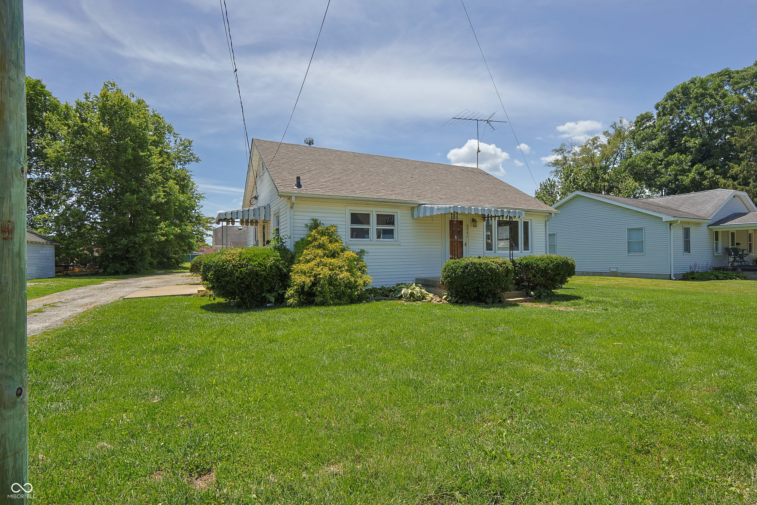2341 Indiana Avenue Columbus, IN 47201 - Photo 3 of 35