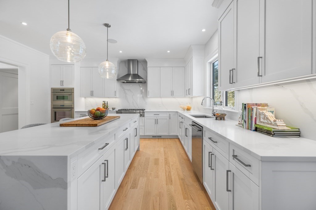 27 Carol Road Needham, MA 02492 - Photo 4 of 32 Gallery Image 4