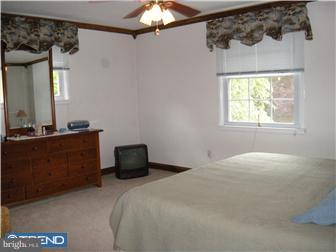 10 Austin Road Yardley, PA 19067 - Photo 8 of 12 Bedroom - Main