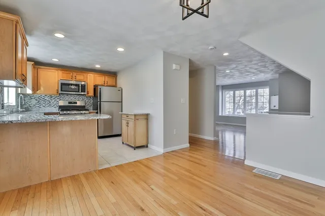 $449,900 | 34 Groveland Commons Way, Unit 34, Groveland, MA 01834