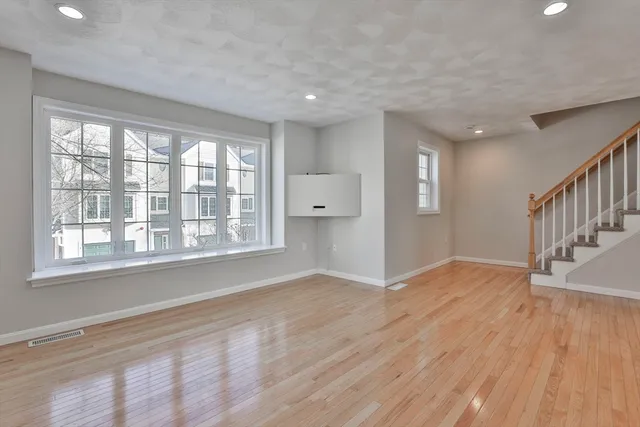 $449,900 | 34 Groveland Commons Way, Unit 34, Groveland, MA 01834