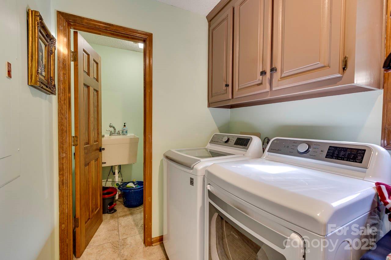 285 Old Batson Road Taylors, SC 29687 - Photo 43 of 48 a utility room with dryer and washer