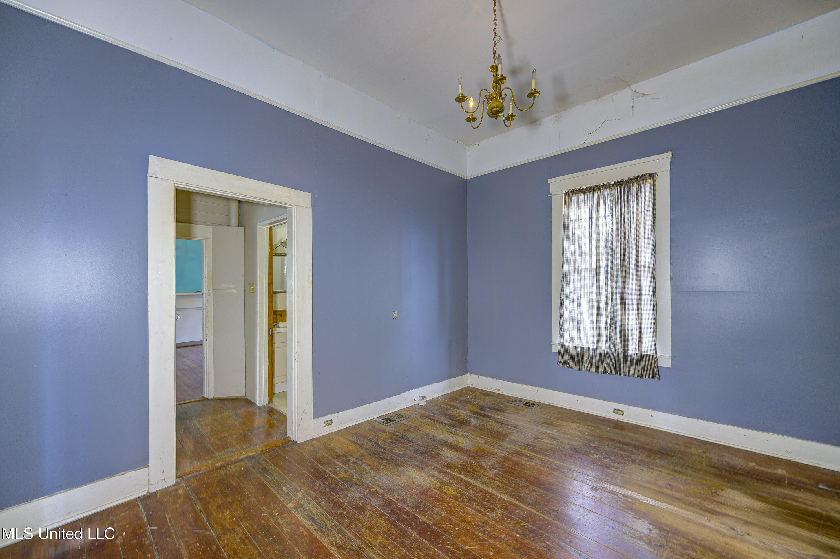 1115 Grove Street Vicksburg, MS 39183 - Photo 18 of 36 WVH Right Middle Room 2