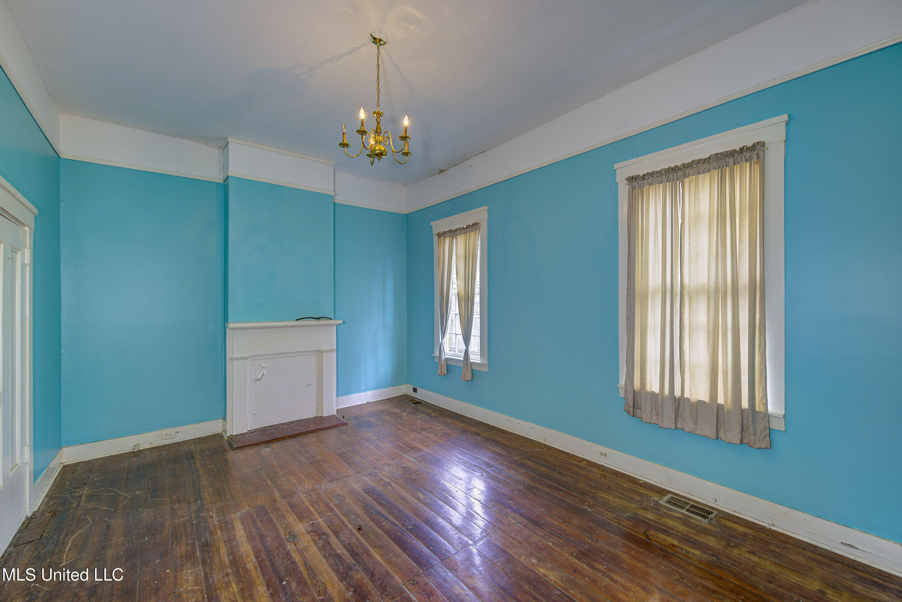 1115 Grove Street Vicksburg, MS 39183 - Photo 20 of 36 WVH Right Rear Room 1