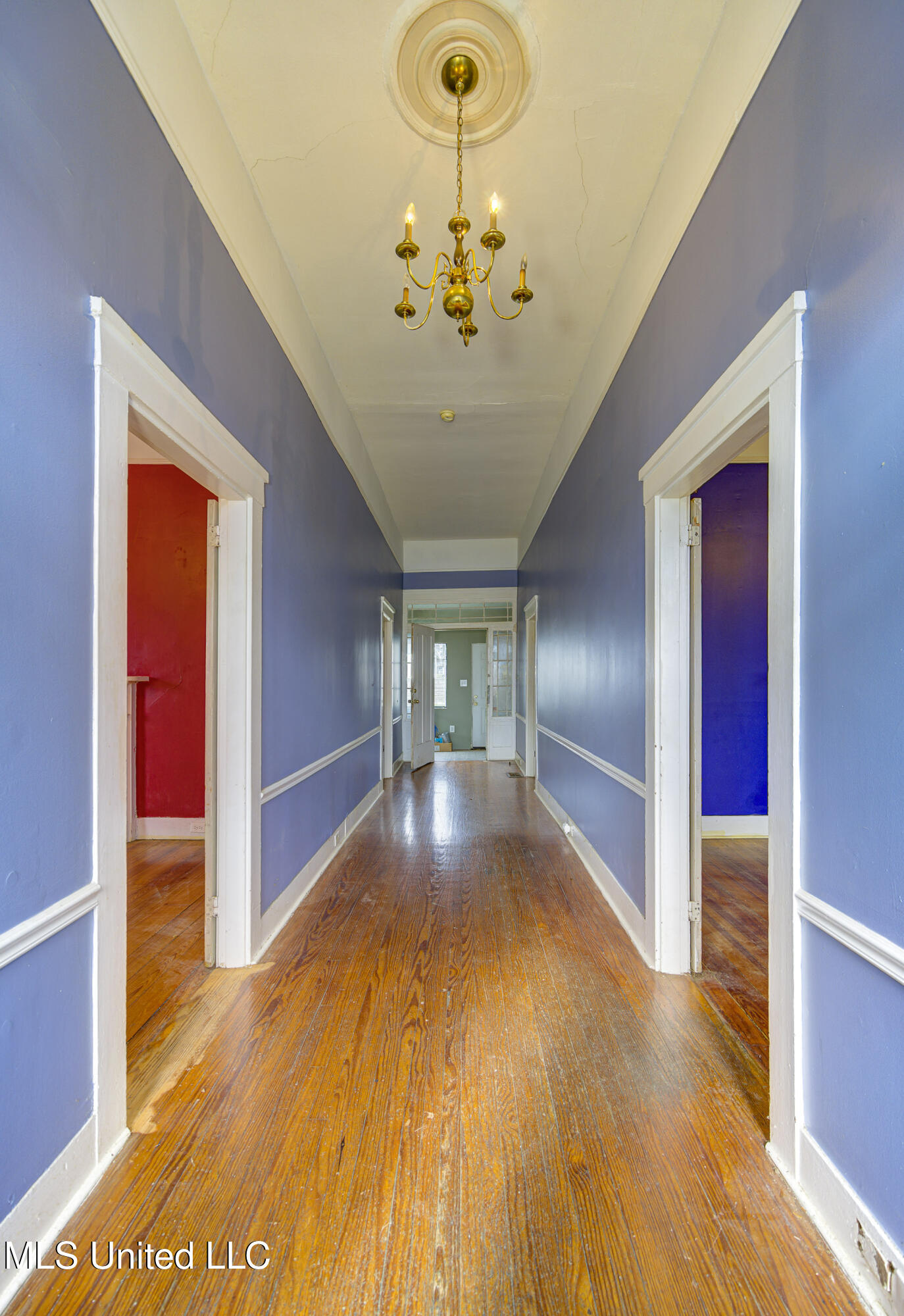 1115 Grove Street Vicksburg, MS 39183 - Photo 7 of 36 WVH Front Hallway 2 - Copy