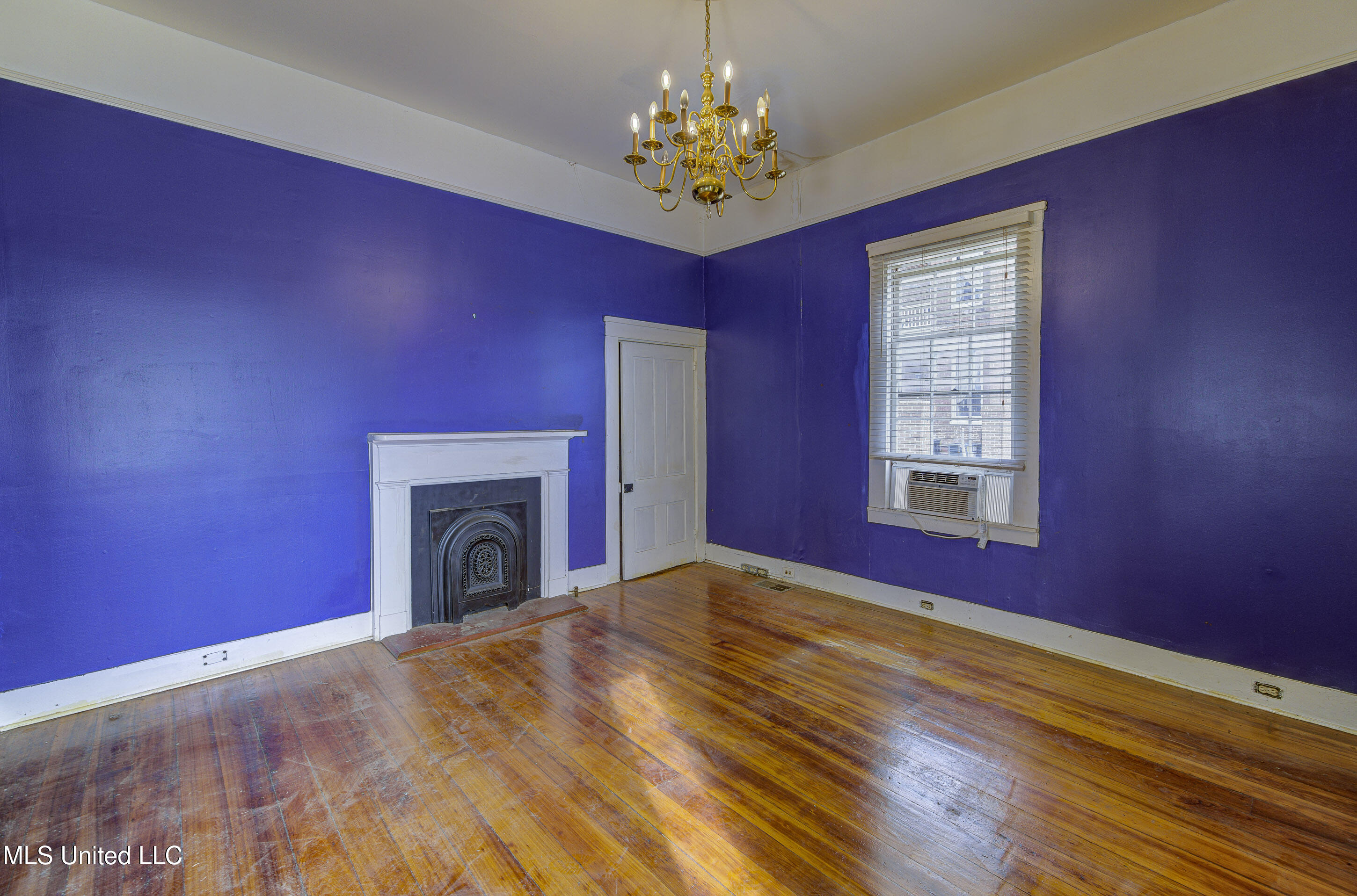 1115 Grove Street Vicksburg, MS 39183 - Photo 10 of 36 WVH 3 Right Front Room 2