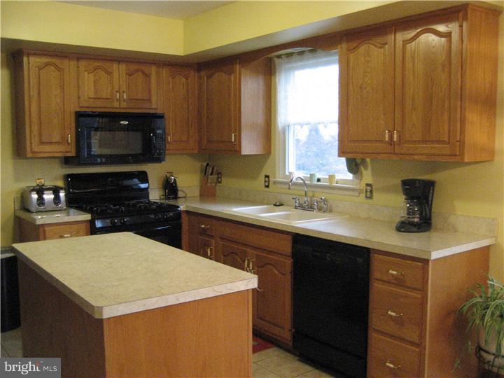 2711 Temple Drive Sinking Spring, PA 19608 - Photo 9 of 24 Gallery Image 9