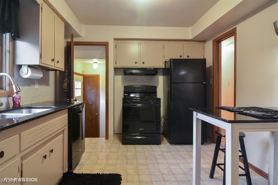 12414 West Pleasant Valley Road Parma, OH 44130 - Photo 3 of 10 Gallery Image 3