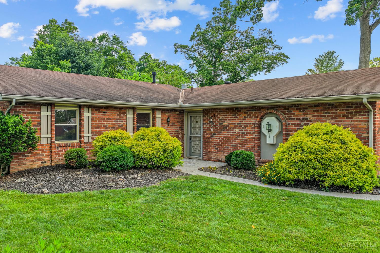 741 Stuart Lane Cincinnati, OH 45245 - Photo 3 of 30