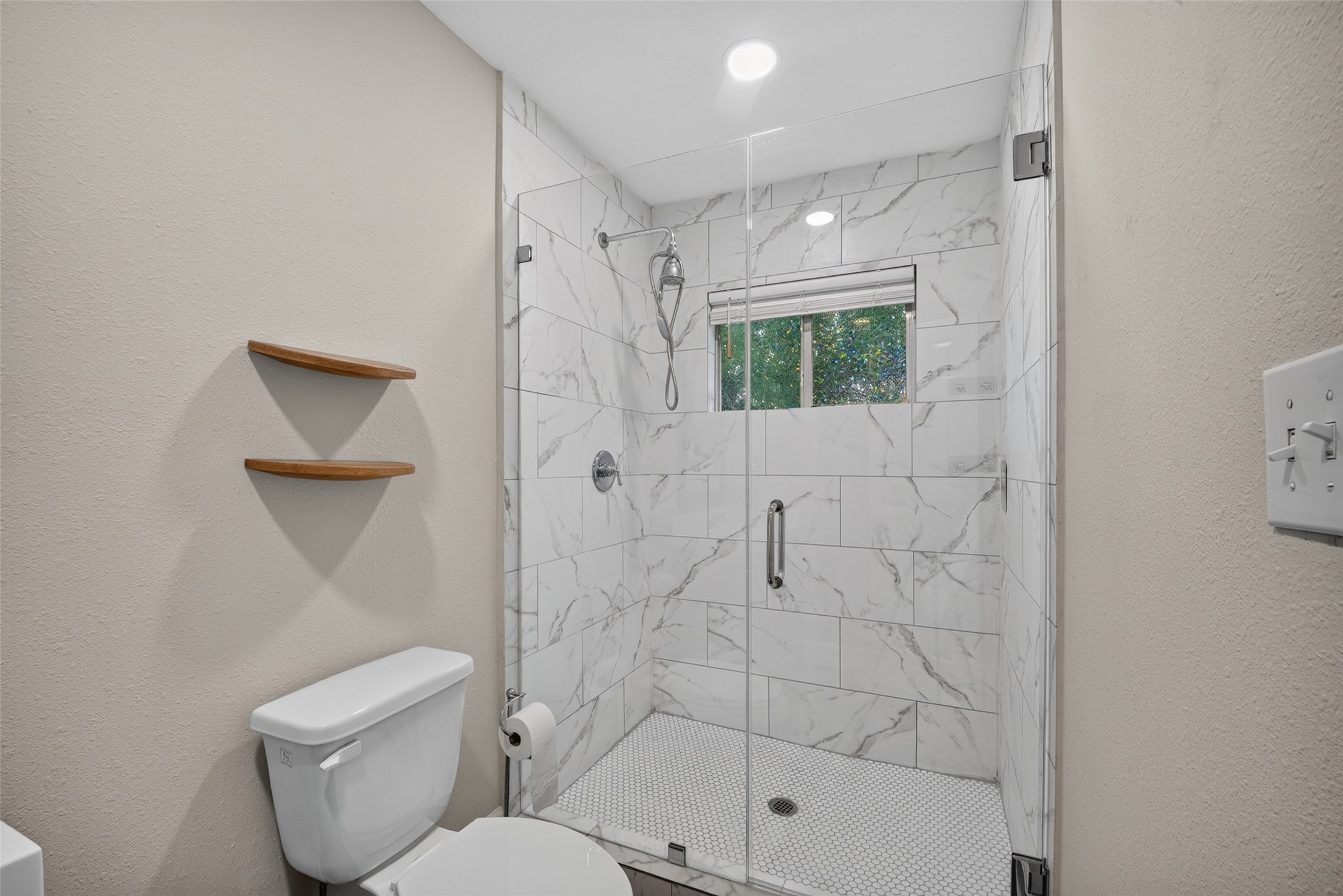 5217 Pomander Road Houston, TX 77021 - Photo 13 of 18 Primary bathroom