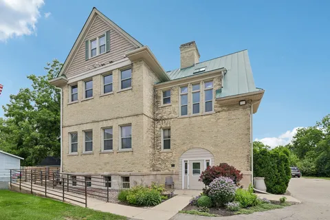 $235,000 | 1009 Summit Avenue, Unit 6, Stoughton, WI 53589
