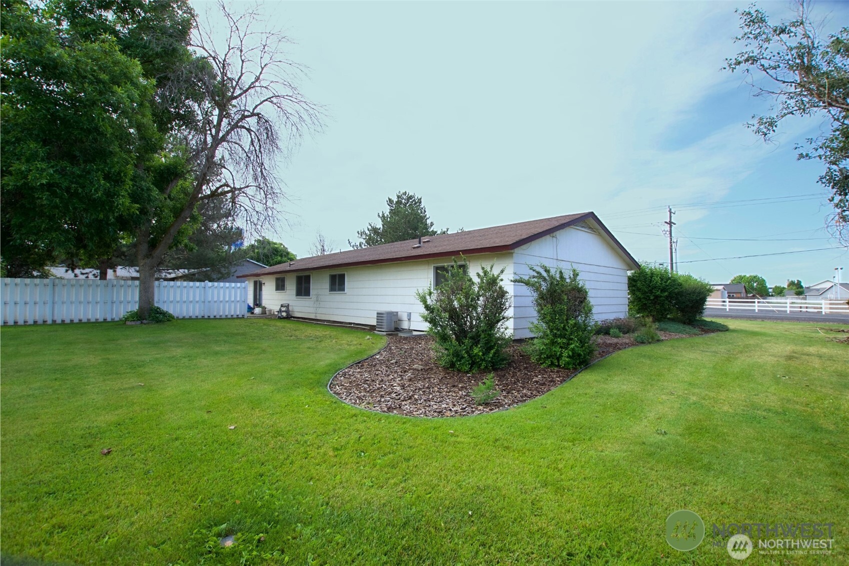 11298 Nelson Road Northeast Moses Lake, WA 98837 - Photo 9 of 21