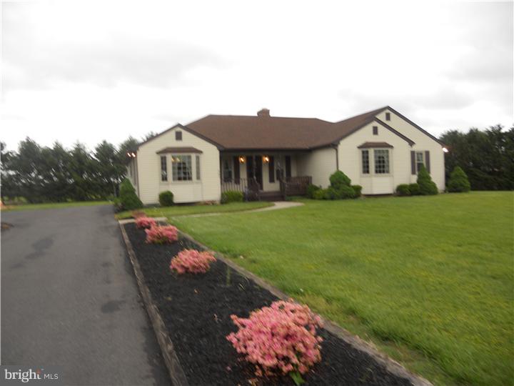 587 Lincoln Road Pilesgrove, NJ 08098 - Photo 1 of 24 Driveway