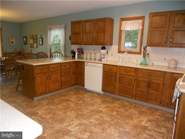 587 Lincoln Road Pilesgrove, NJ 08098 - Photo 8 of 24 Kitchen