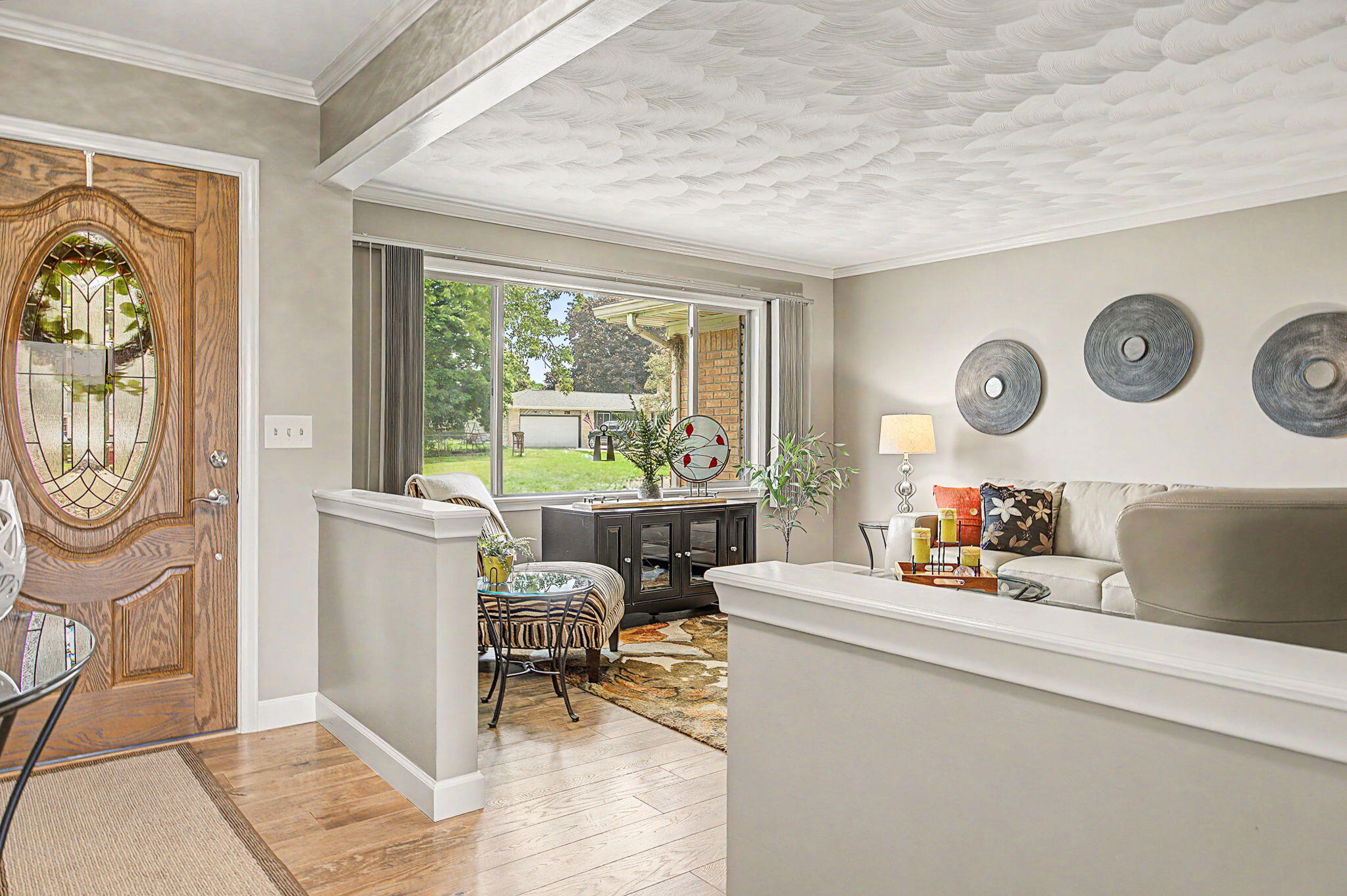 513 Stone Ridge Drive Lansing, MI 48917 - Photo 6 of 45 Living Room