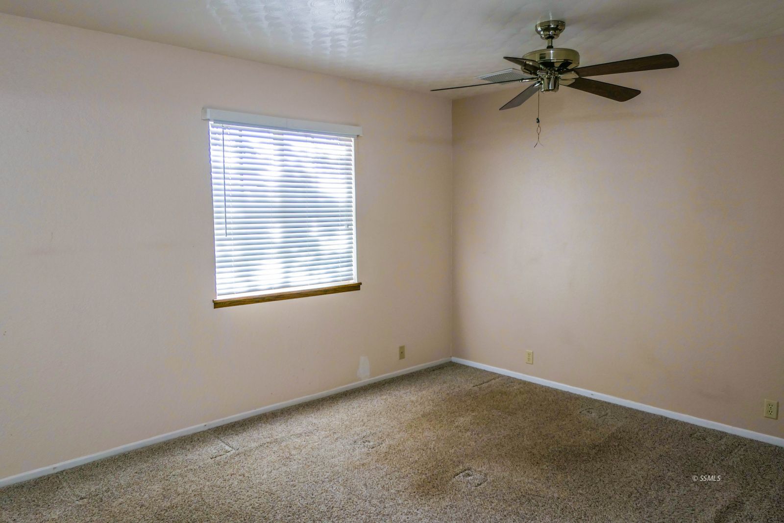 812 South Sunset Street Ridgecrest, CA 93555 - Photo 19 of 40 an empty room with a window and a fan