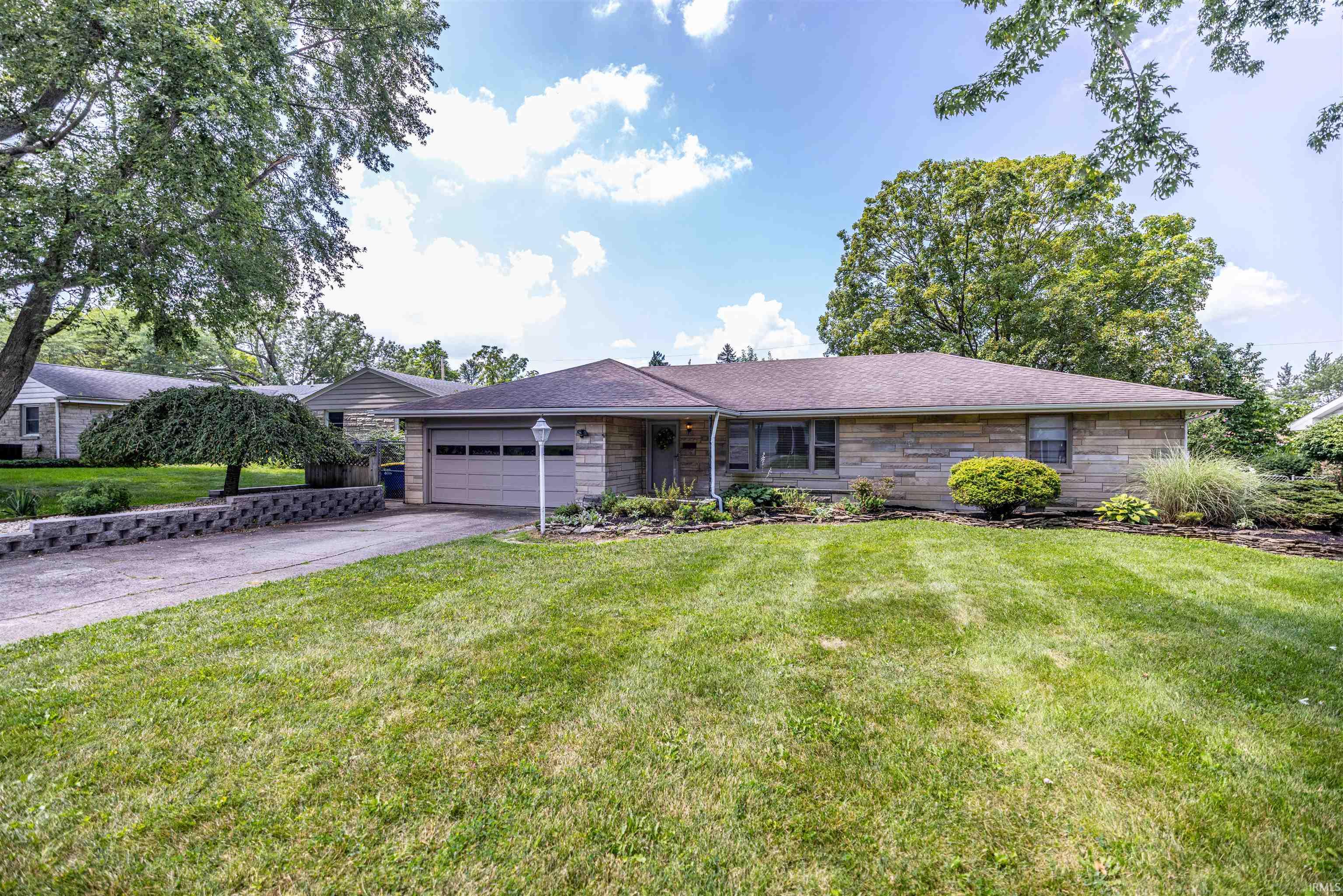1203 North Riley Road Muncie, IN 47304 - Photo 2 of 20