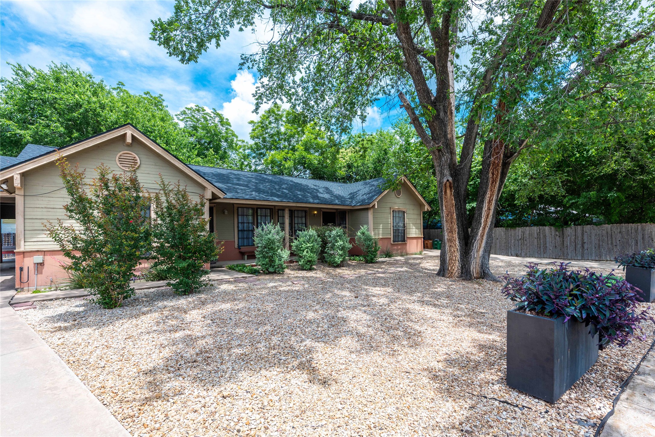 5006 Sara Drive, Unit A Austin, TX 78721 - Photo 3 of 18
