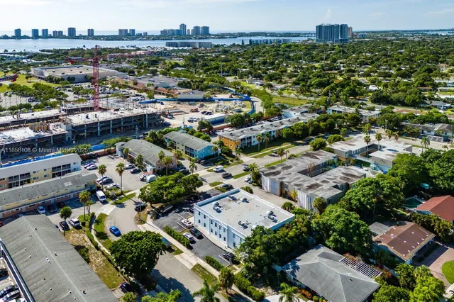 $2,500,000 | 1530 Crescent Circle, West Palm Beach, FL 33403