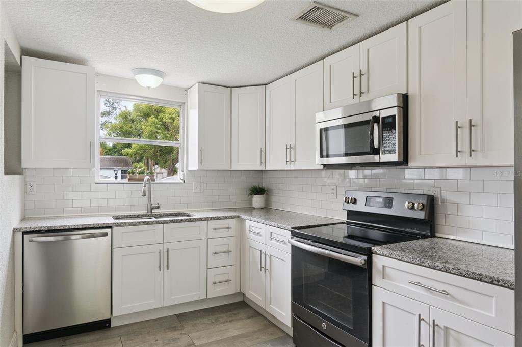 114 Angeles Road DeBary, FL 32713 - Photo 6 of 23