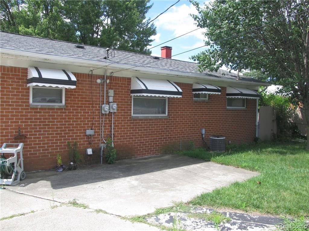 1373 Holmes Road Ypsilanti, MI 48198 - Photo 5 of 25 IMG_9208.JPG