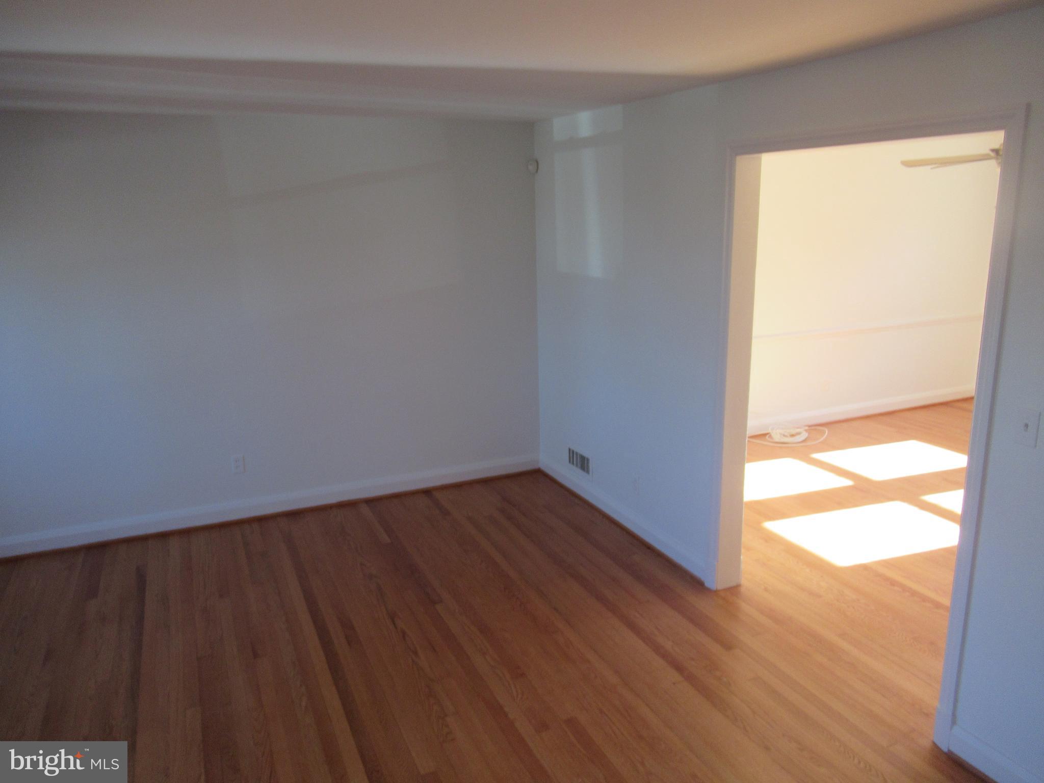 1125 Granville Road Baltimore, MD 21207 - Photo 6 of 38 Living Room